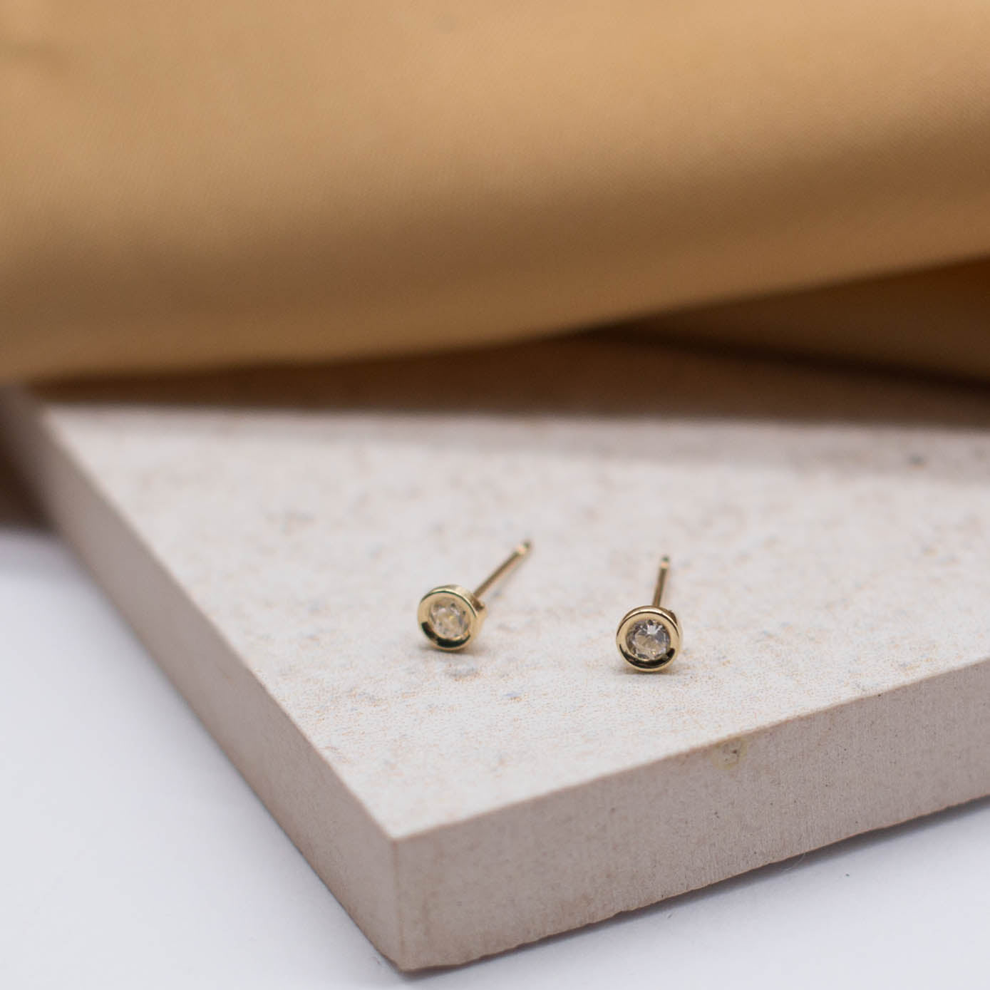 9ct Solid Gold Channel Circle Stud Earrings