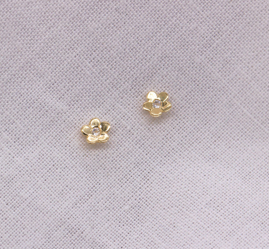 9ct Solid Gold Daisy Flower Dainty Stud Earrings