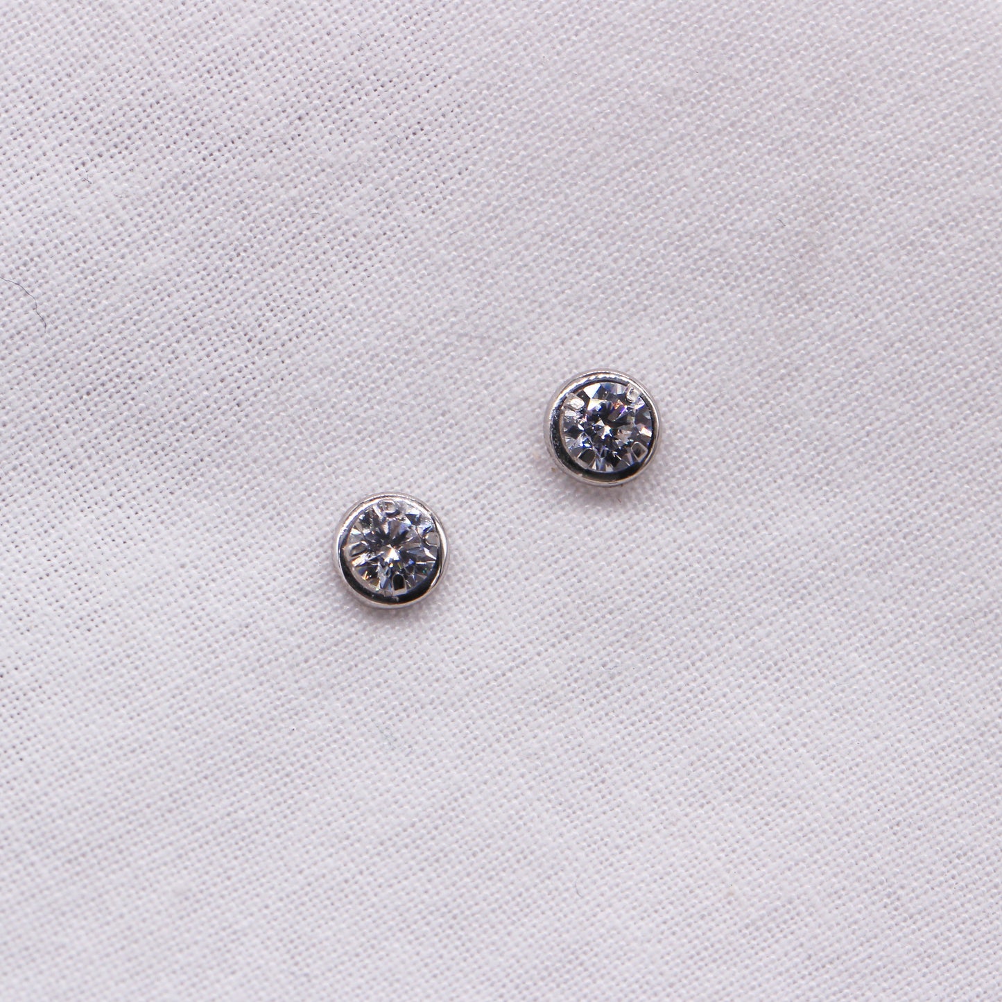 9ct Solid White Gold And Cz Stud Earrings